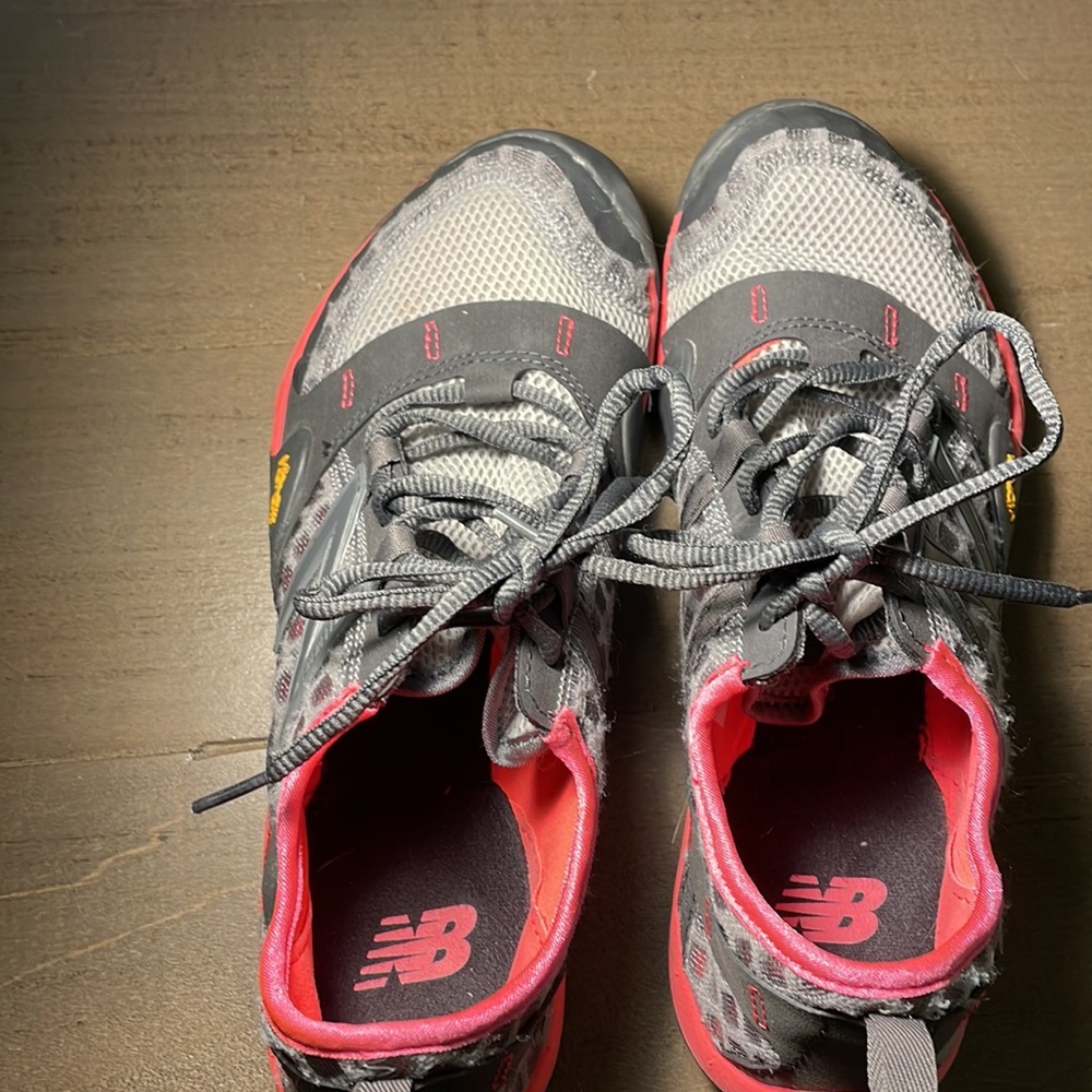New Balance vibrams. Size 9. Width B. Grey